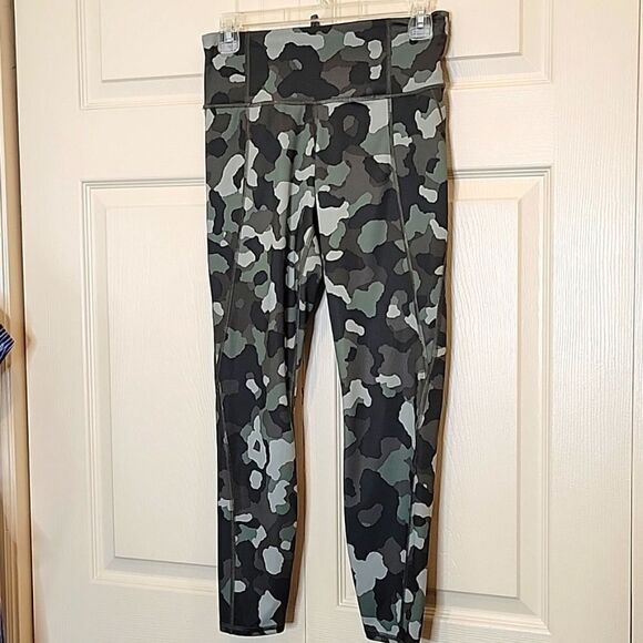 ATHLETA Lightning Olive Camo  7/8 High Waisted Leggings Size Small - Picture 3 of 10